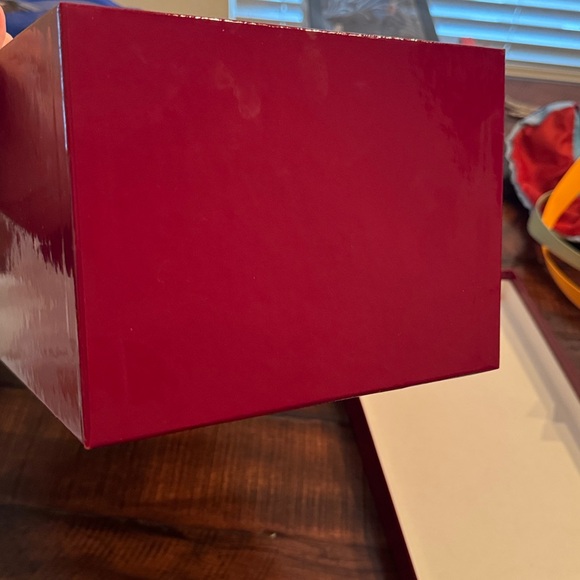 Authentic Gucci Large Glossy Red Gift Box Packaging With Cards Luxury Storage - Picture 9 of 16